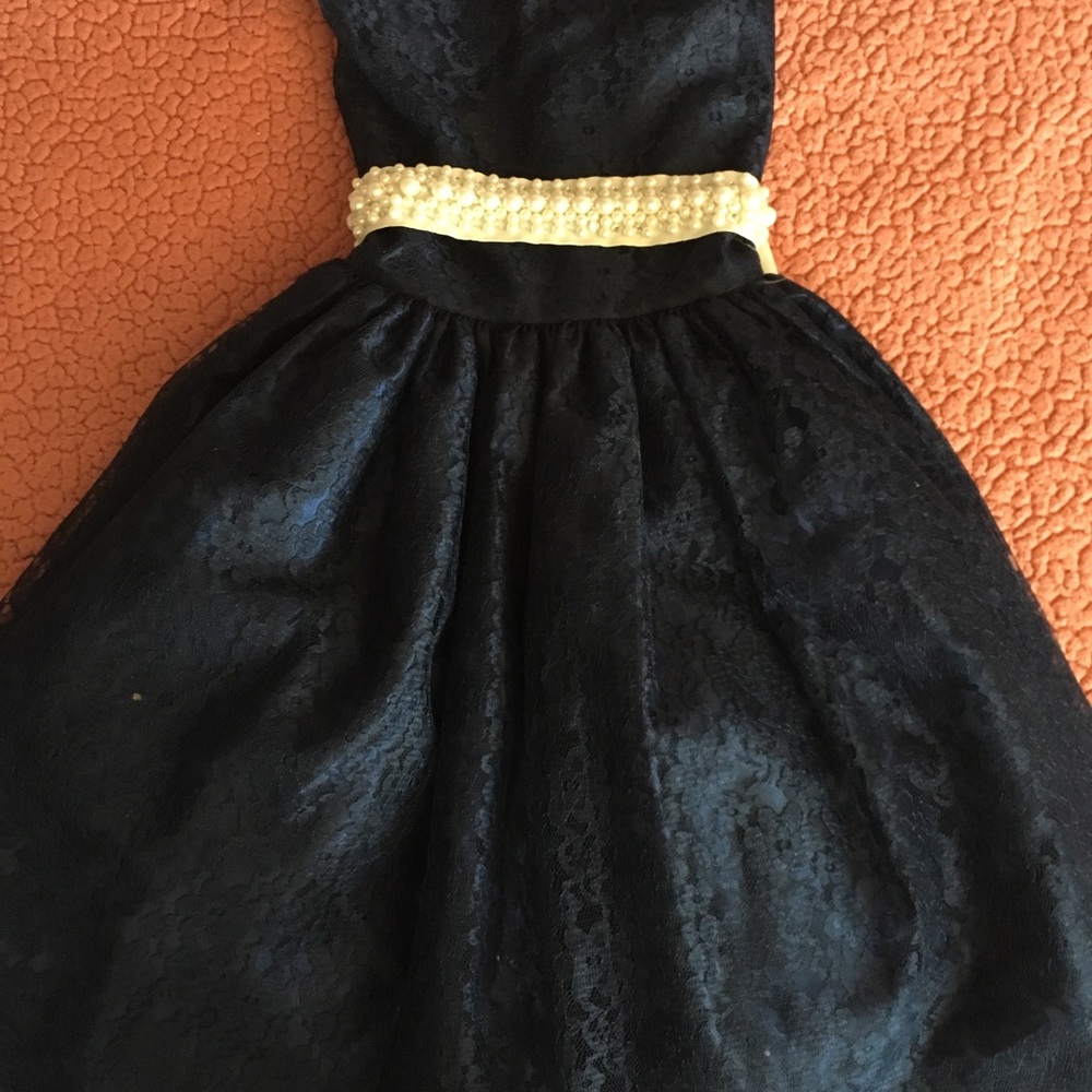Clothes - Picture 6 of 8